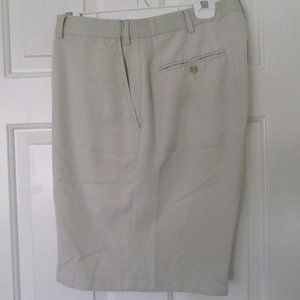 Jos. A. Bank Ledbetter Golf Mens Flat Front Expandable Short Pant - Size 36W